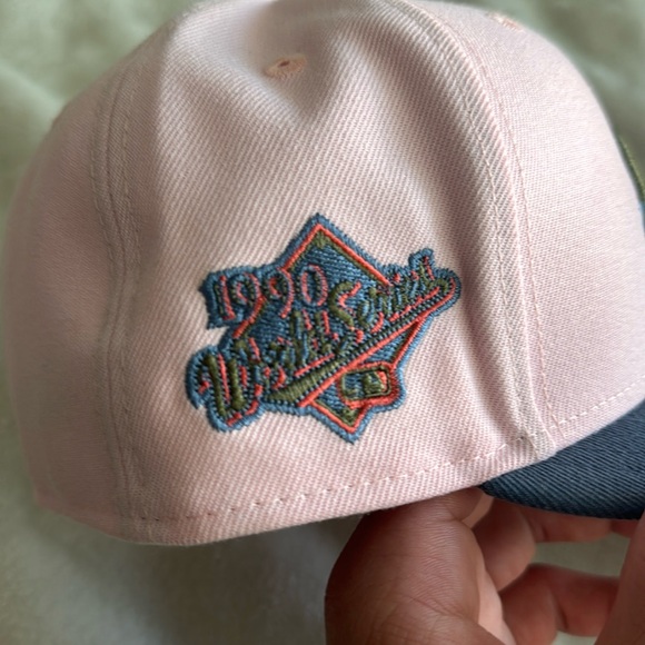 Cincinnati Reds pink and gray fitted hat size 7 - Picture 2 of 5